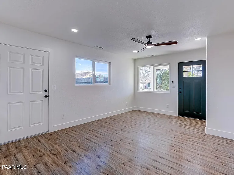 3164 N Yavapai Rd #B — Photo 4