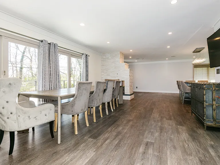 22 Olive St — Photo 6