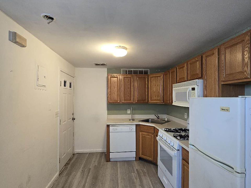 1st image of 159 Sommer Ave #1