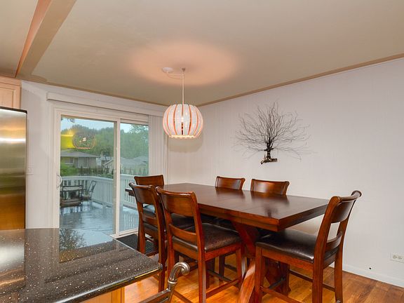 5th image of 604 S Braintree Dr