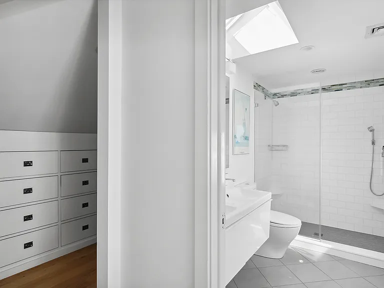 28 Gardiners Bay Dr — Photo 14