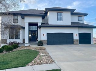 9504 W 164th Pl, Overland Park, KS 66085