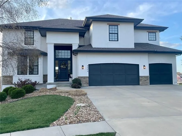 9504 W 164th Pl, Overland Park, KS 66085