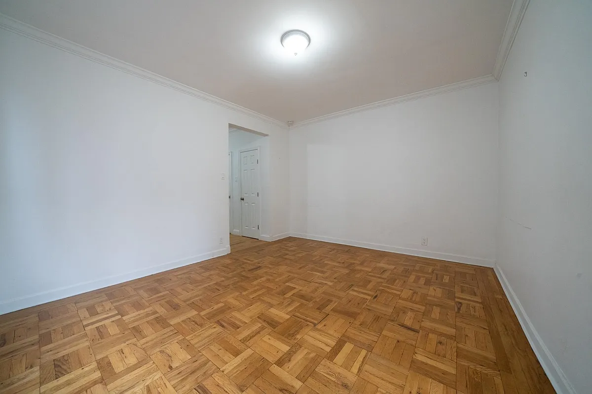 Building Photo - 1060 Rhinelander Ave #1
