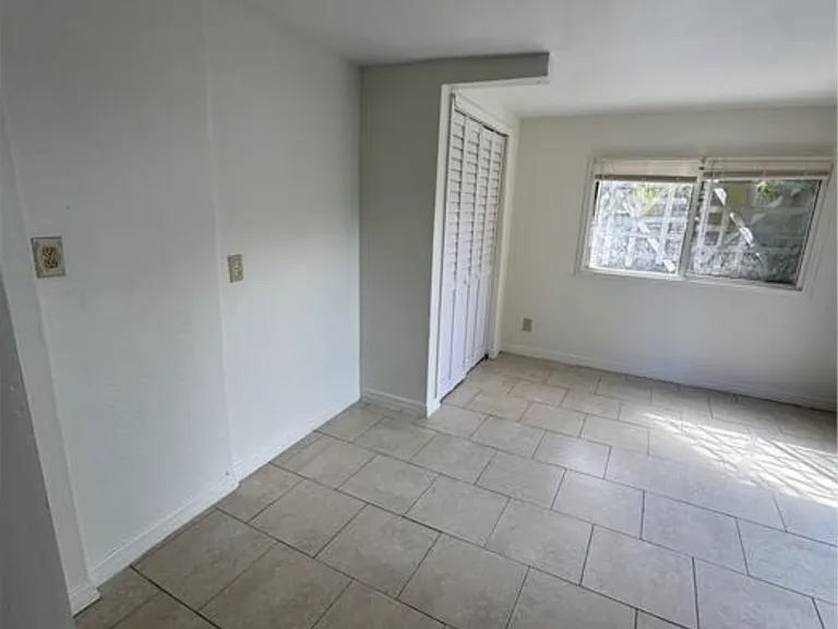 2811 NE 2nd Ter #3 — Photo 5