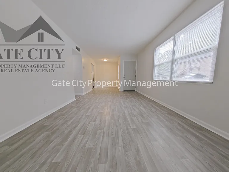 427 S Main St #8 — Photo 7