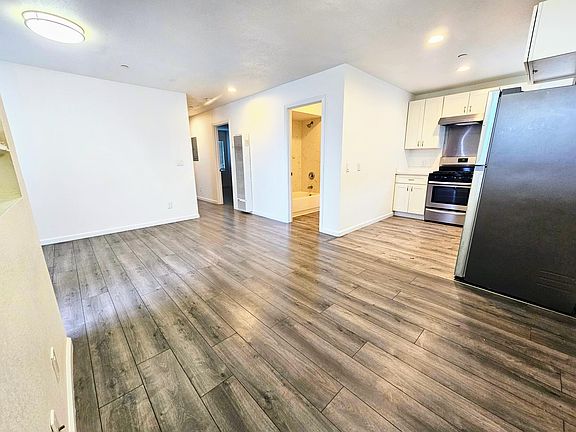 3rd image of 2420 Bissell Ave