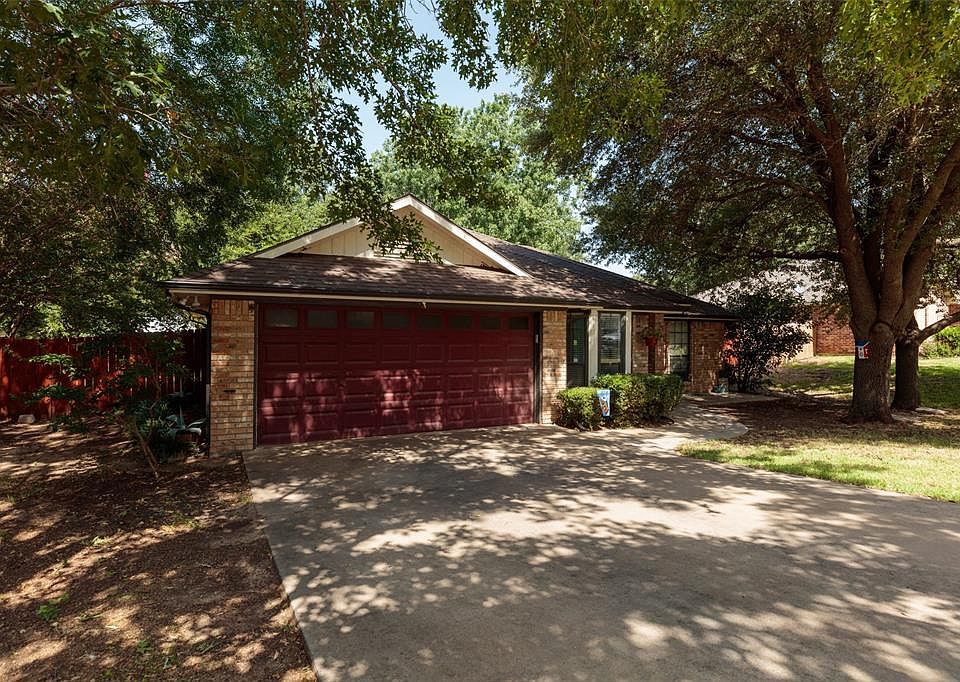 1st image of 213 Mesquite St