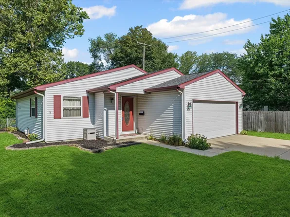 305 Royal Ct, Champaign, IL 61821