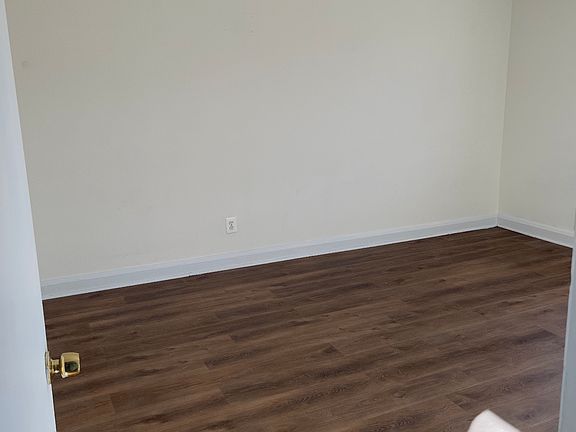 3rd image of 916 Masefield Rd