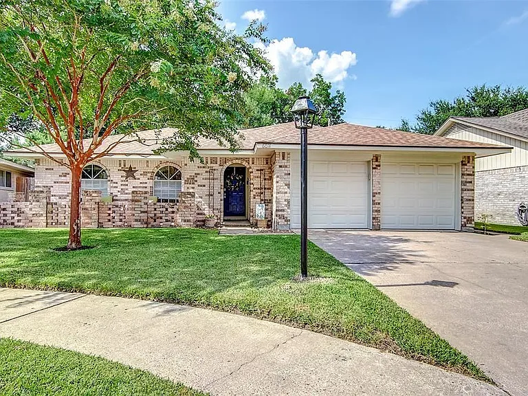 6014 De Lange Lane Houston, TX 77092