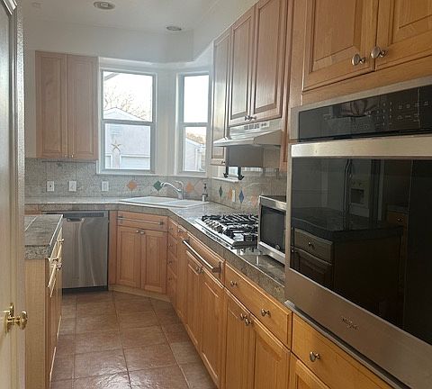 3rd image of 1343 Magnolia Ave