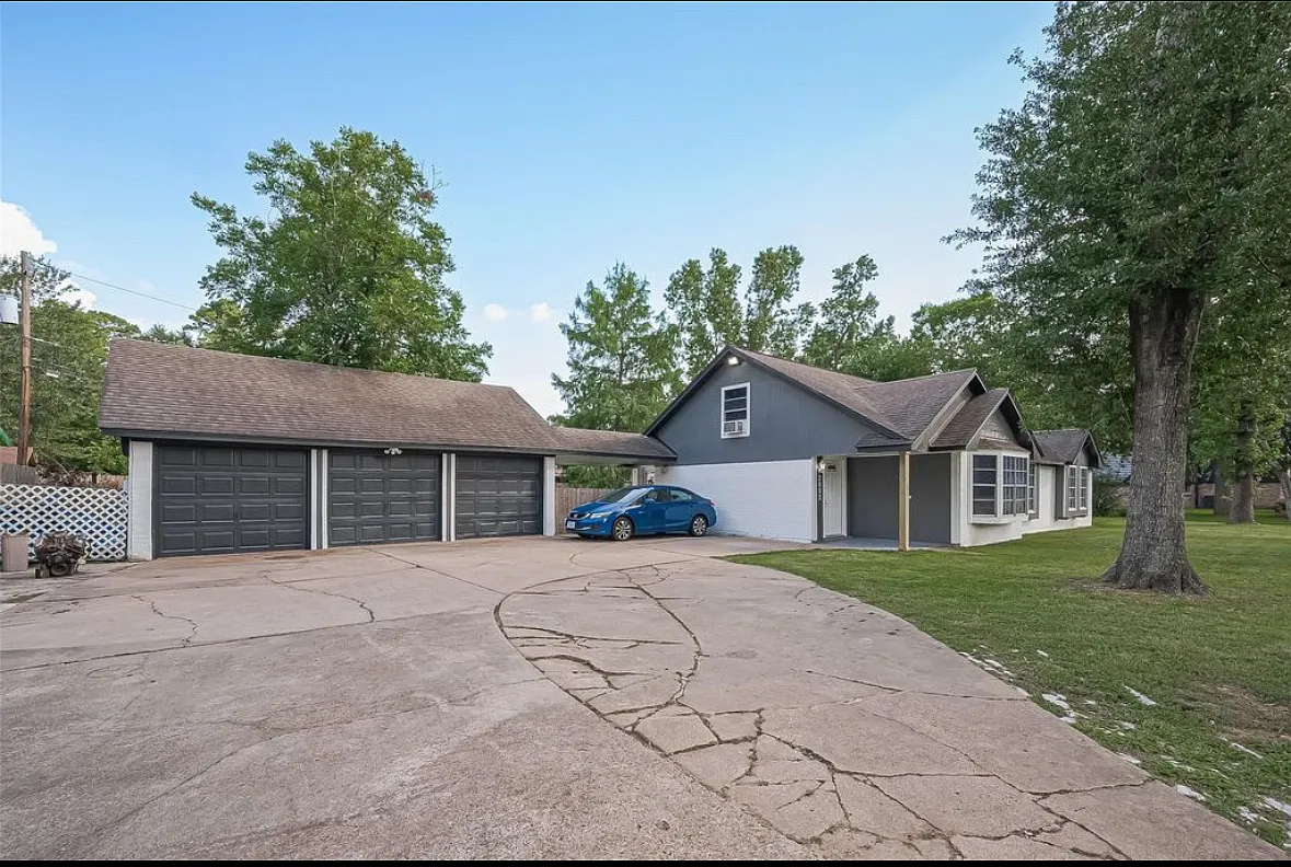 2606 Micliff Boulevard - 1 — Photo 1