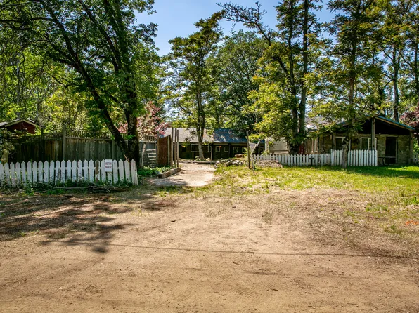 9394 Blackwell Rd, Central Point, OR 97502