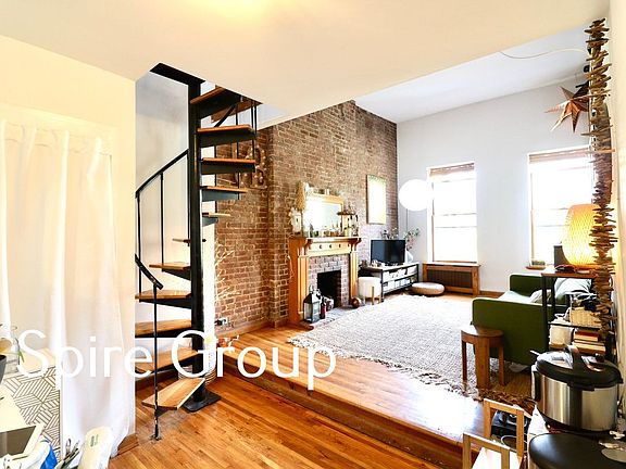 2nd image of 156 W 77th St APT 4A