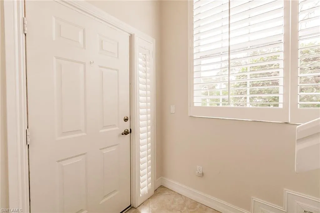 2 bed, 2.0 bath, 1360 sqft, $4,750 — Photo 4