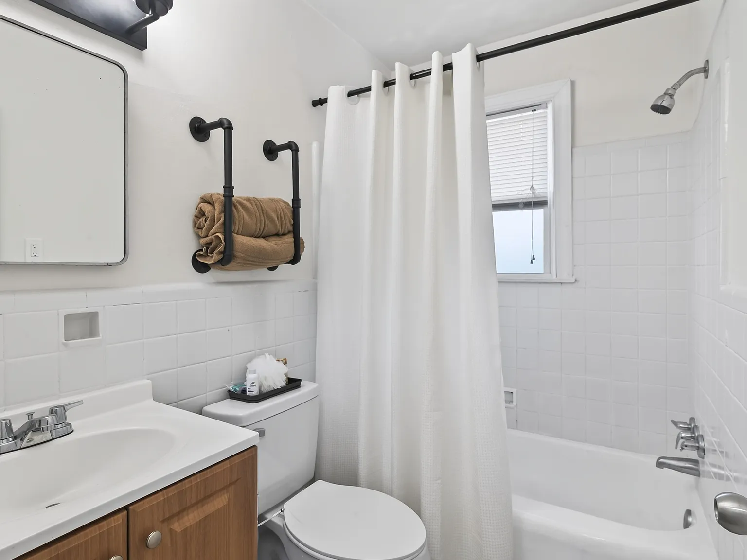 1001-1005 Little Bay Avenue - A2 — Photo 2