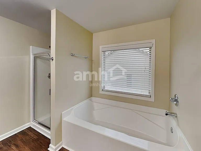850 Stonehaven Rd SW — Photo 12