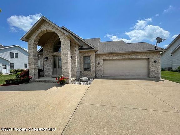 3rd image of 925 Katherine Dr