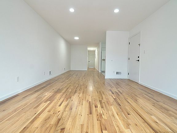 2nd image of 23 Kearney St #1