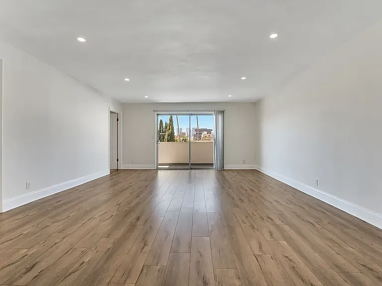 929 S Bedford St #302 — Photo 7