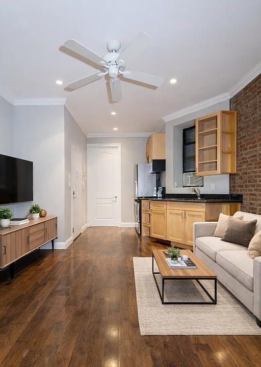 2nd image of 52 Barrow St APT Ll