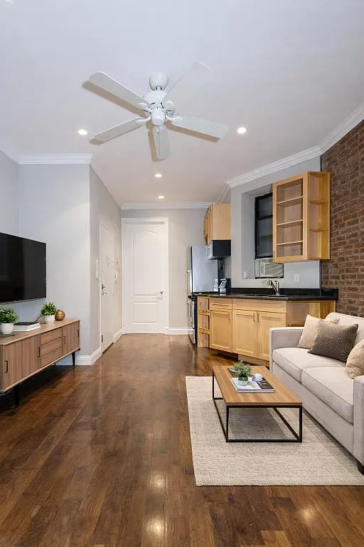 Building Photo - 52 Barrow St #LL