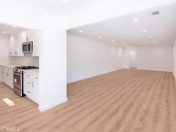 4th image of 13900 Cantlay St