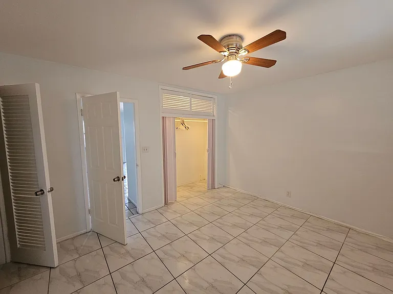 1760 NE 52nd St — Photo 15