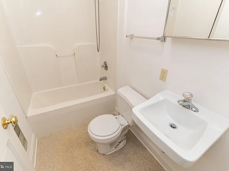 802 Travers St #4 — Photo 25