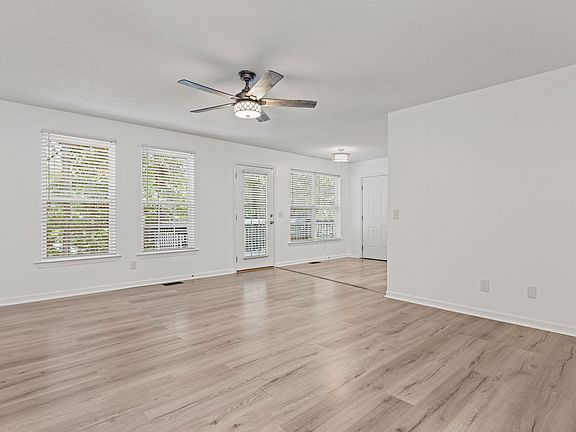 4th image of 306 Roosevelt Ave