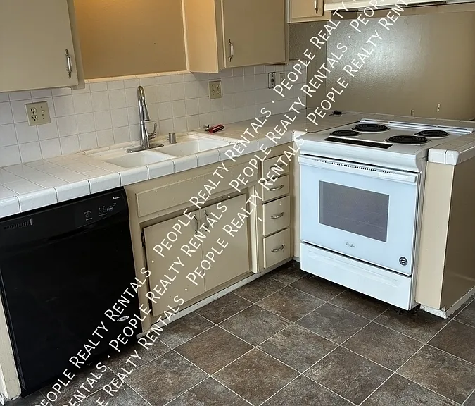 2714 S Real Rd #A — Photo 4