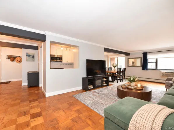 100 Clinton Avenue #1F, Mineola, NY 11501