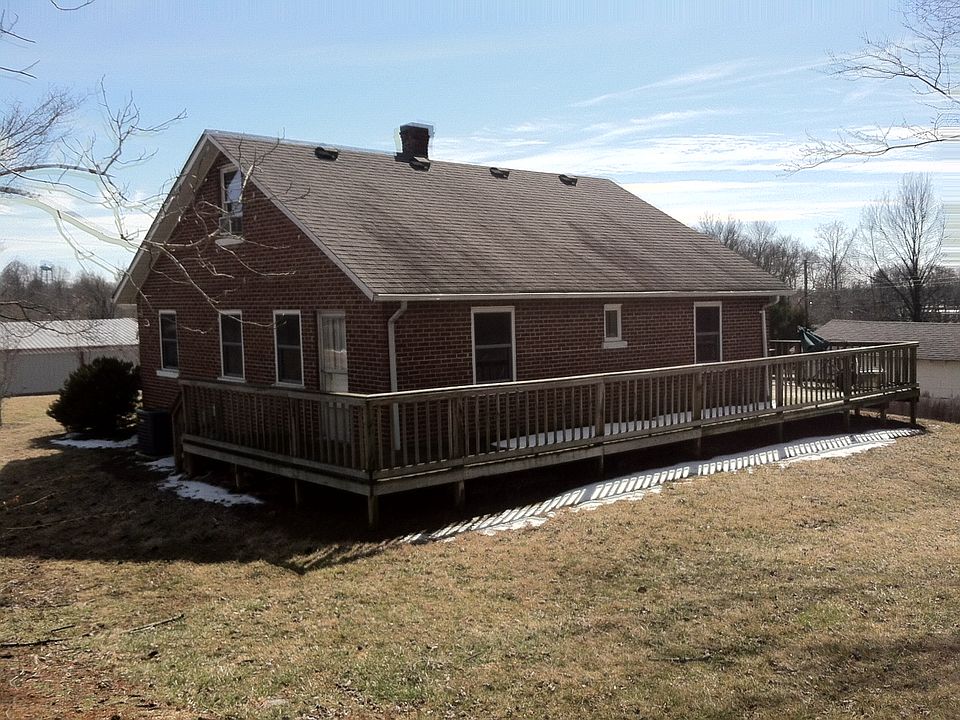 2nd image of 210 Shelby St