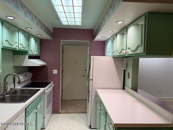 5th image of 2400 Barrow St APT 202