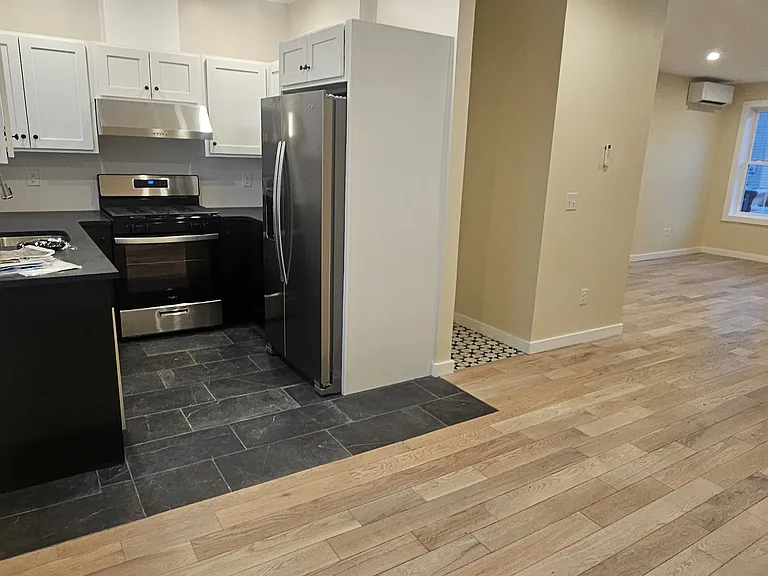 27-29 Whinfield St #27 — Photo 12