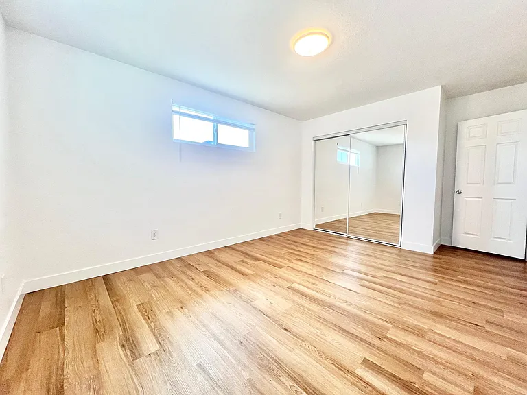 268 Ebony Ave — Photo 12