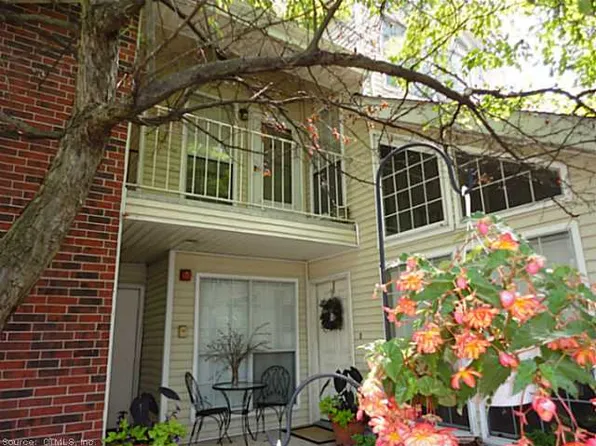 318 Carriage Crossing Ln, Middletown, CT 06457