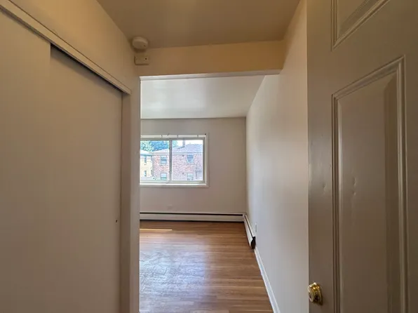 3909 S 20th St, Milwaukee, WI 53221