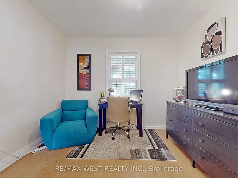139 Ranee Ave #MAIN FLOOR — Photo 23