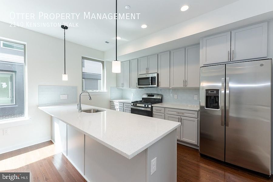 1st image of 2140 Kensington Walk