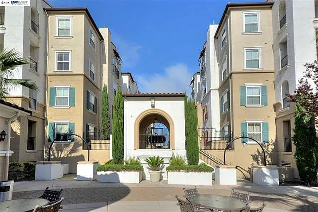 Community area with fountains and well maintained and manicured landscaping