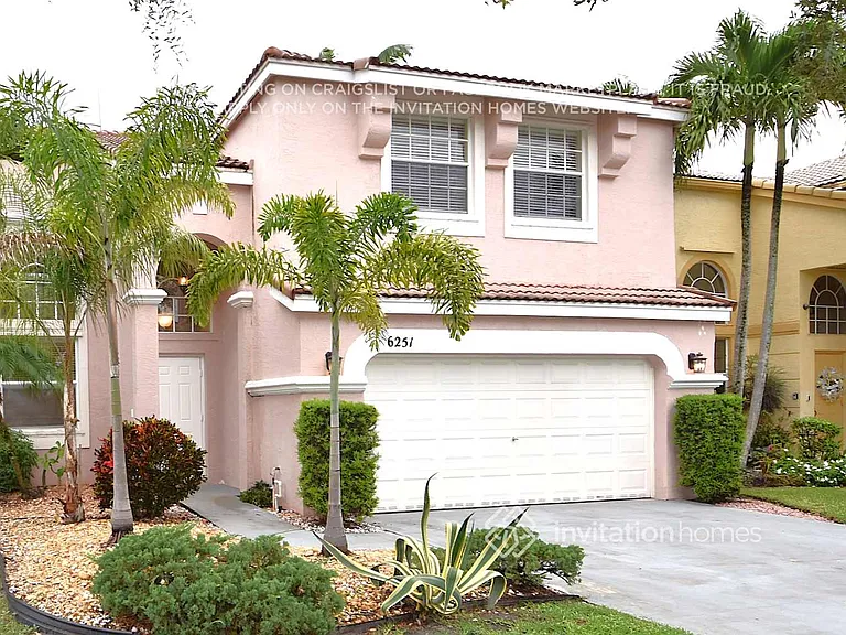 6251 Oak Bluff Way — Photo 2