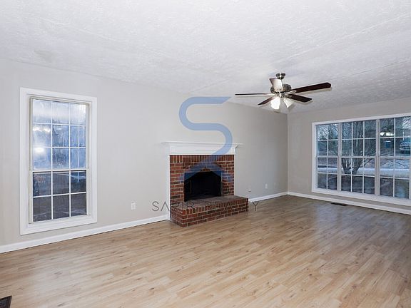 3rd image of 2108 Lindley Ln NW