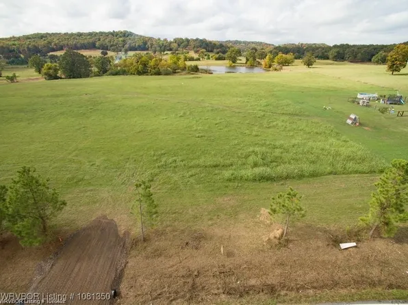 Albatross Dr, Mountainburg, AR 72946