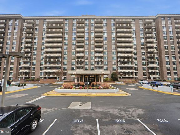 3rd image of 1808 Old Meadow Rd APT 1201