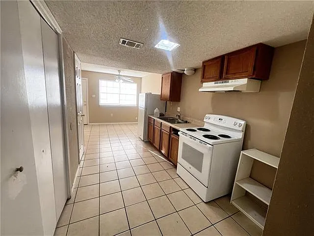 7800 Read Blvd #B — Photo 3