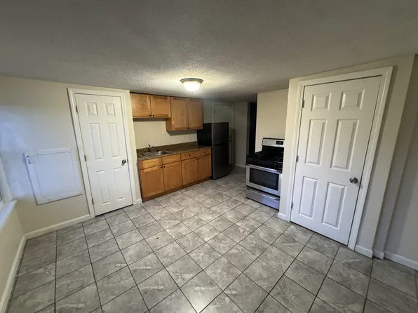 70 Chestnut St APT B, Nashua, NH 03060