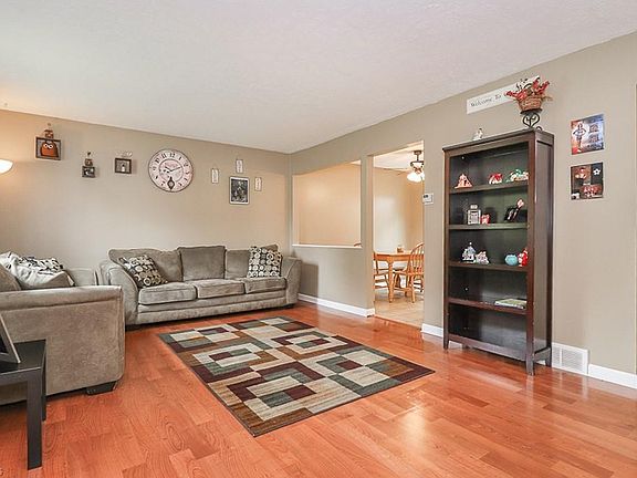 3rd image of 26921 Southwood Ln