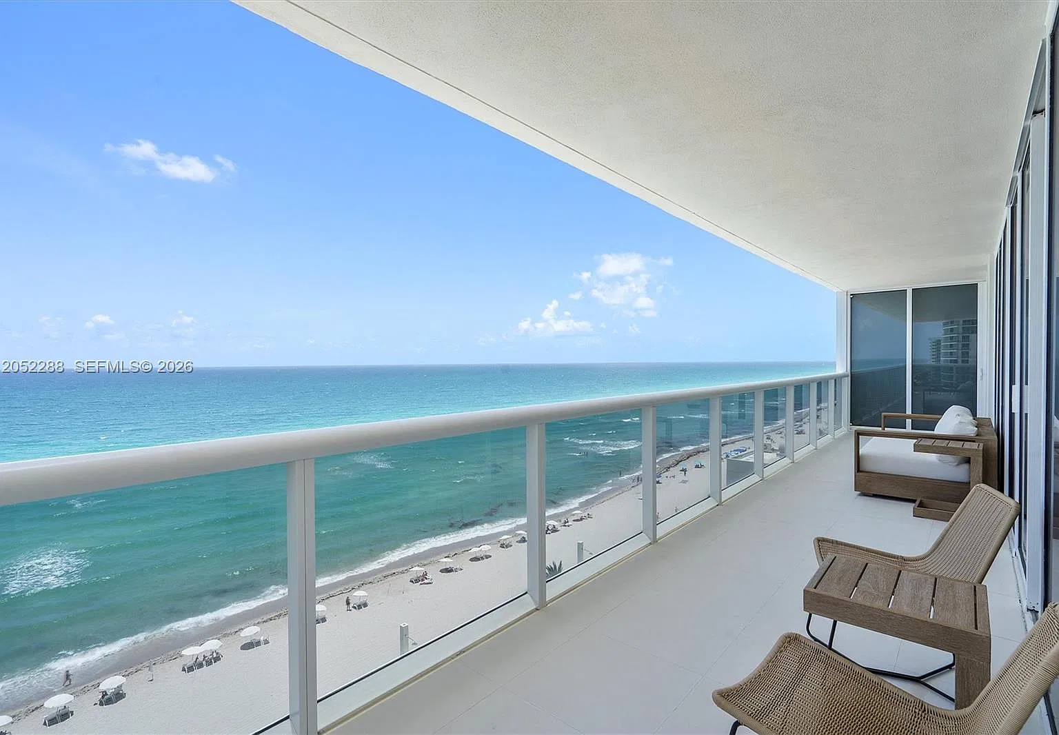 3 bed, 2065 sqft, $9,500 — Photo 2